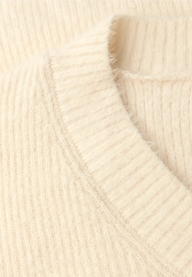 Street One - Crèmevit V-ringad fjädergarnströja