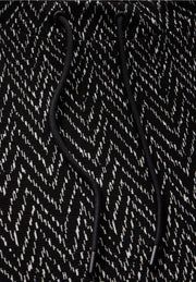 Cecil - Svartvit klänning i jacquard