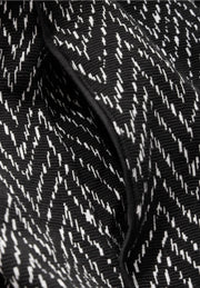 Cecil - Svartvit klänning i jacquard