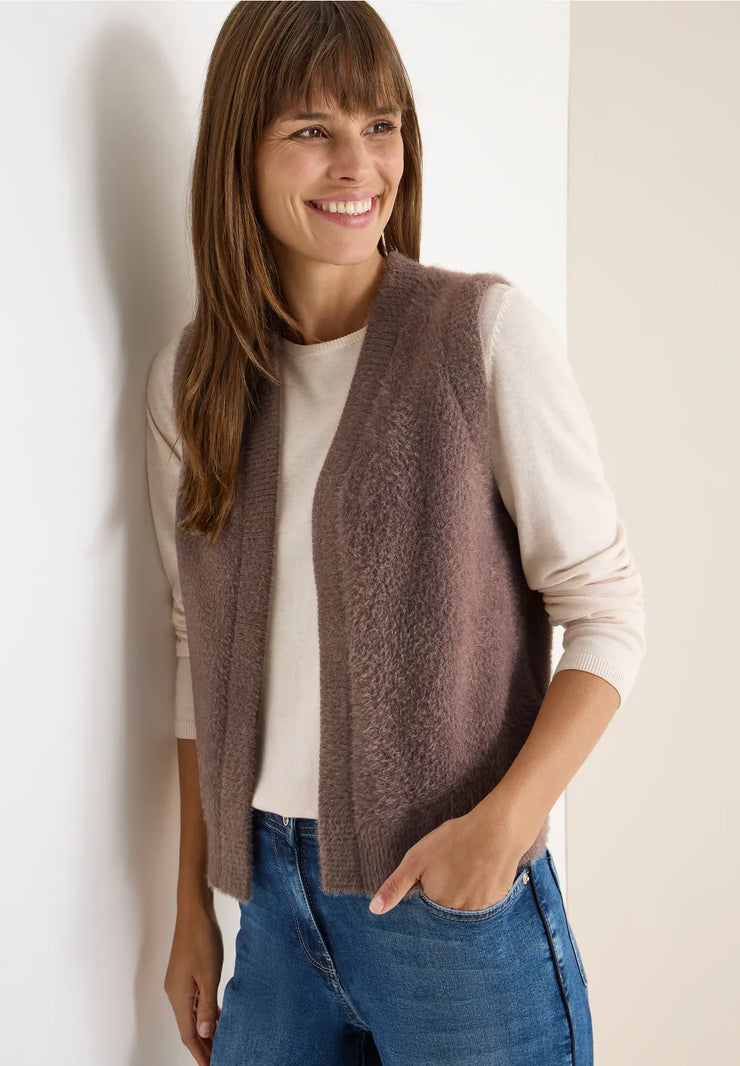 Cecil - Brun väst i fjädergarn
