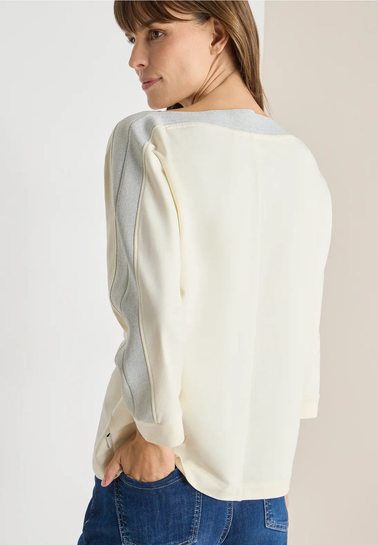 Cecil - Crèmevit topp med fladdermusärm