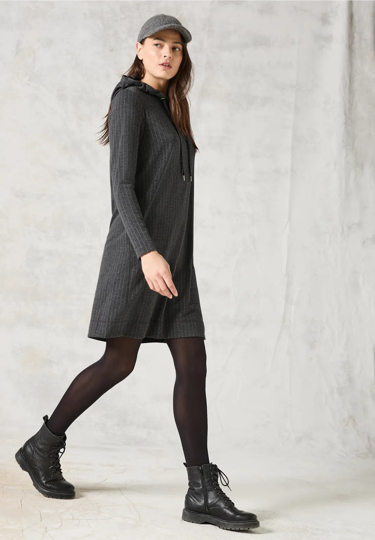 Cecil - Grå kritstrecksrandig klänning