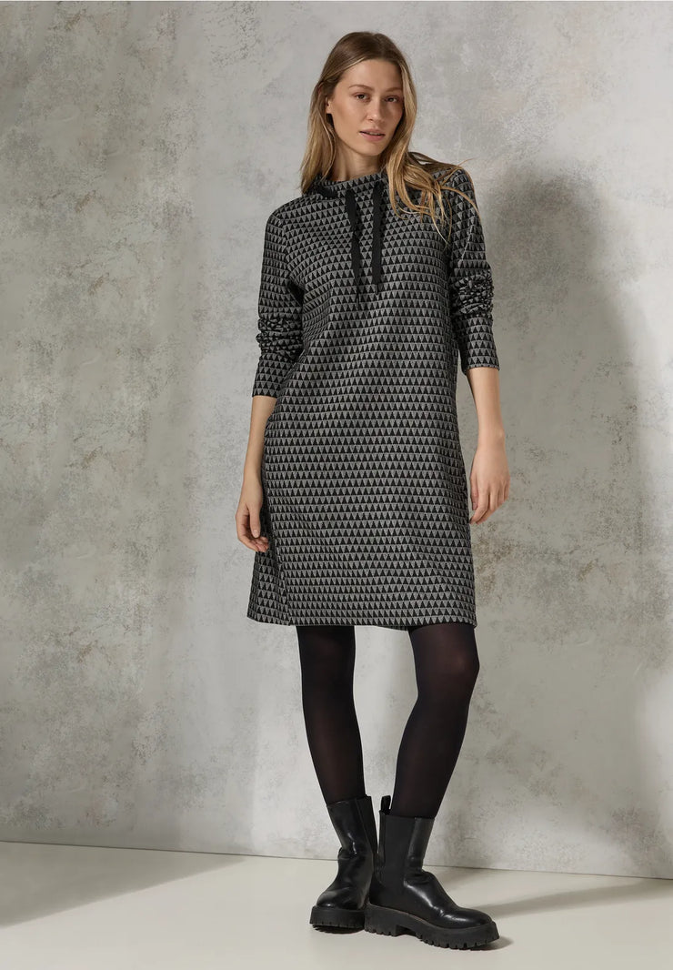 Cecil - Gråsvart klänning i jacquard