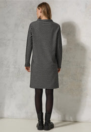 Cecil - Gråsvart klänning i jacquard