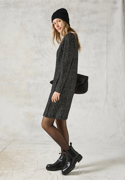 Cecil - Svartvit klänning i jacquard