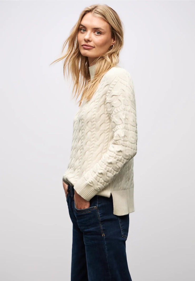 Street One - Cremevit kabelstickad polotröja