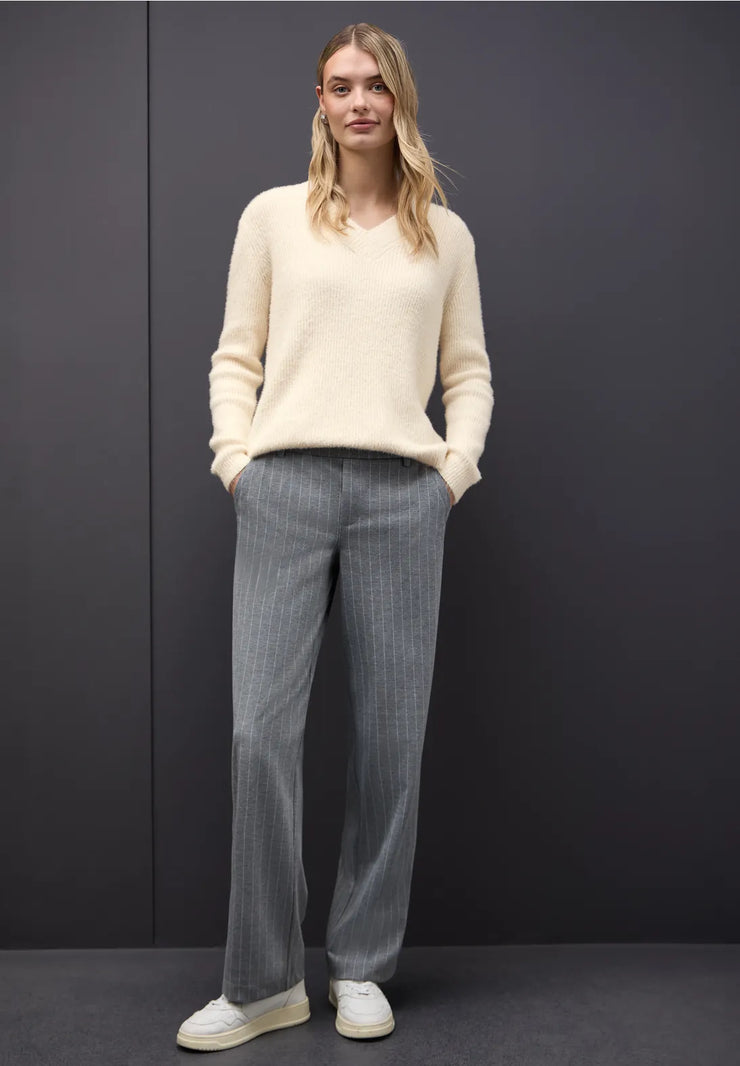 Street One - Crèmevit V-ringad fjädergarnströja