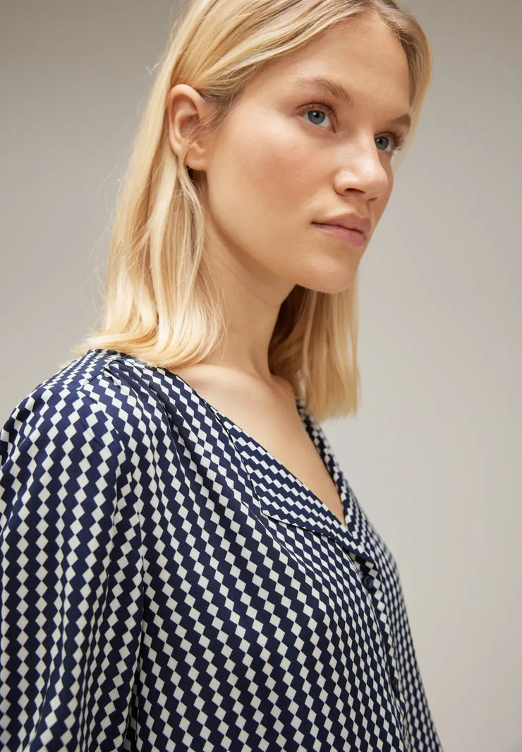 Street One deep blue flap blouse karo - Mörkblå vit rutig viskos blus ...