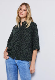 Street One - Grön leopardmönstrad blus