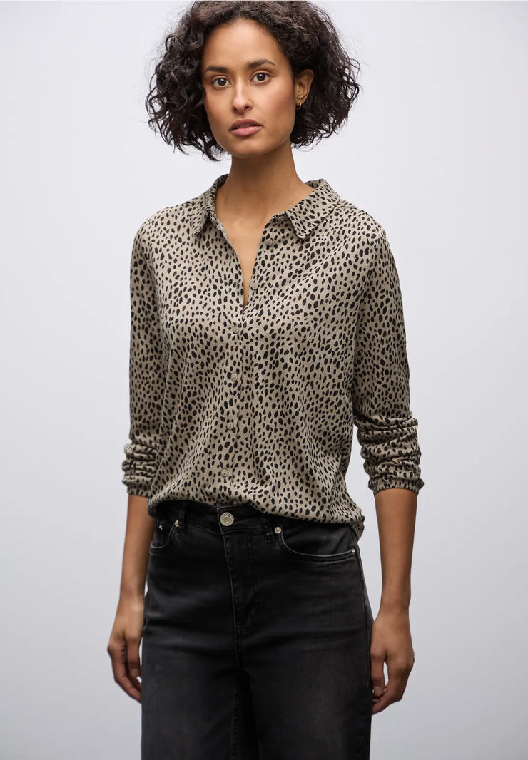 Street One - Beige leopardmönstrad blus i trikå