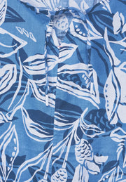 Cecil - Blå blus med tropiskt mönster