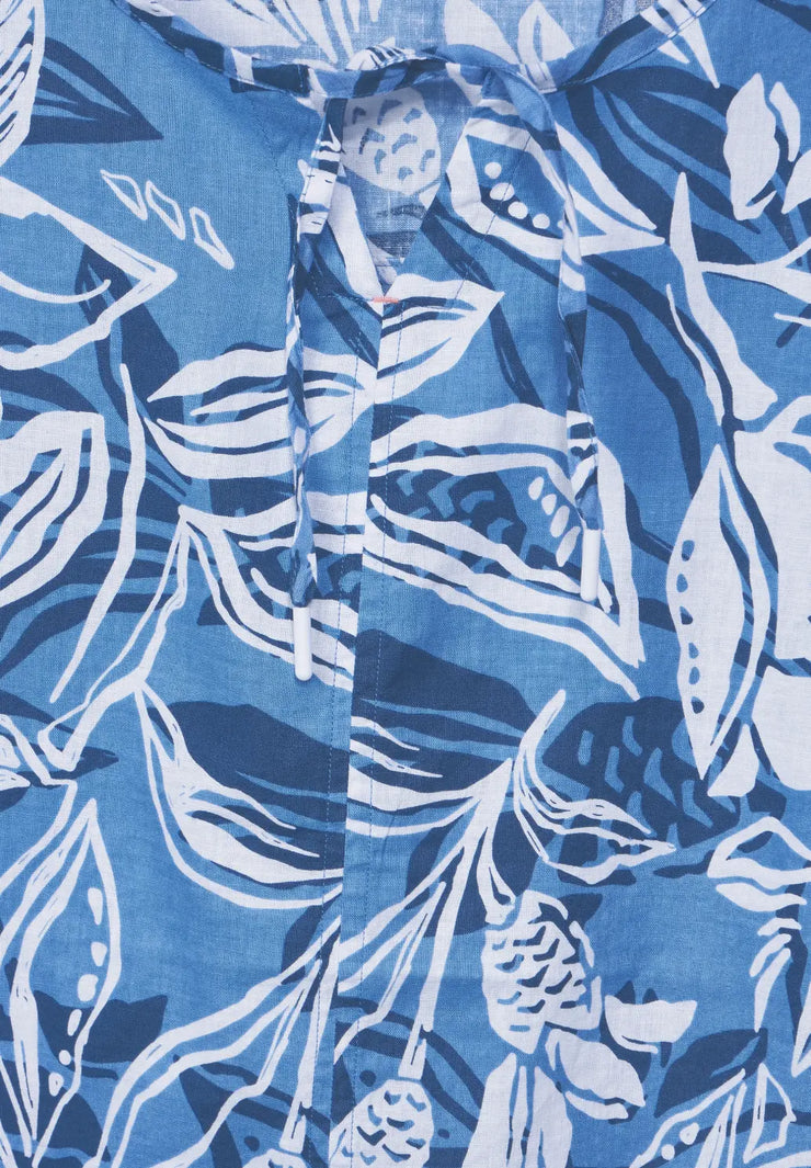 Cecil - Blå blus med tropiskt mönster